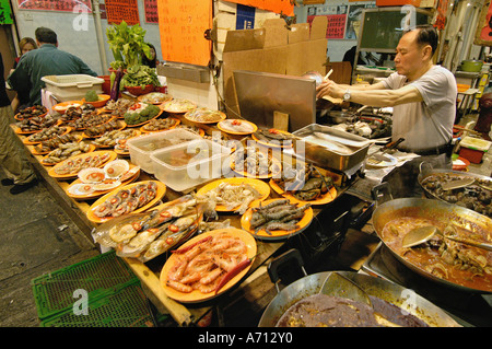 Seafood platter at the nightmarket of Kowloon, Hong Kong, China Stock Photo