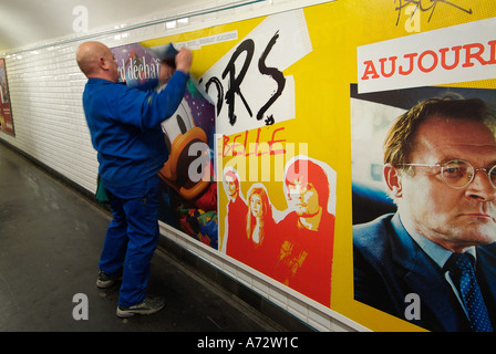 Man sticking up in a Paris metro tunnel Stock Photo