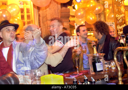 Large Crowd People, Men in Gay Bar, PARIS France, Couple Clients Celebrating "New Year's Eve » men drinking champagne festive alcohol Stock Photo