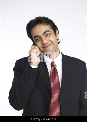 VDA 201929 South Asian Indian executive talking on mobile phone MR 702A Stock Photo
