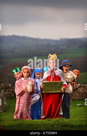 CHILDREN IN COSTUME BEFORE A PRIMARY SCHOOL NATIVITY PLAY IN A CHURCH DORSET UK Stock Photo