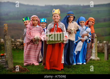 CHILDREN IN COSTUME BEFORE A PRIMARY SCHOOL NATIVITY PLAY IN A CHURCH DORSET UK Stock Photo