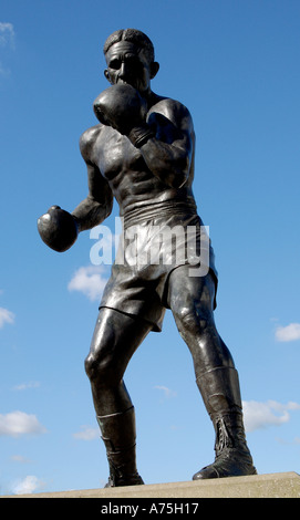 Warwick U K Statue of Randolph Turpin 1928 1966 Middleweight World Champion in 1951 Stock Photo