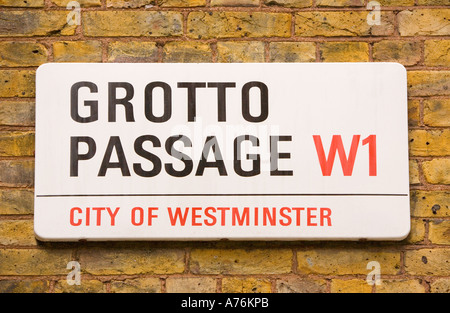 Grotto Passage - one of London's narrowest accesses from Paddingoton Street, Marylebone, W1 Stock Photo