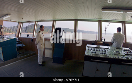 CHINA YANGTZE RIVER Panoramic view of proud captain and his crew in the bridge Stock Photo