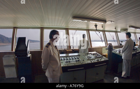 CHINA YANGTZE RIVER Panoramic view of proud captain and his crew in the bridge Stock Photo