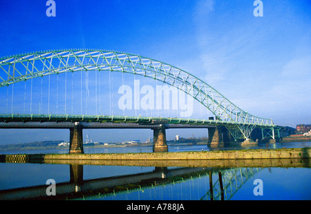 Runcorn-Widnes Road Bridge (The Silver Jubilee Bridge) from Runcorn Promenade, Winter 2005 Stock Photo