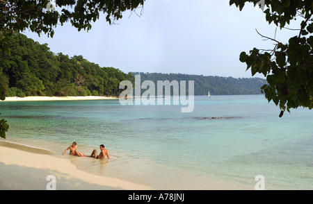India Andaman Islands Havelock couple on Radha Nagar beach panoramic Stock Photo