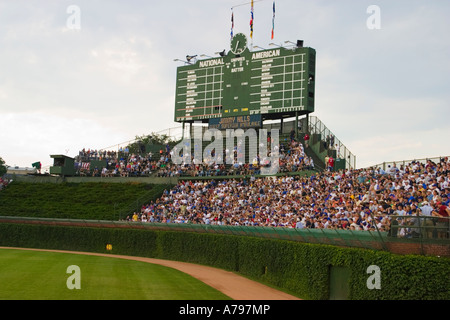 Wrigley field and ivy hi-res stock photography and images - Alamy
