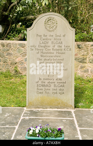 File:Elgar's grave, Little Malvern.jpg - Wikipedia