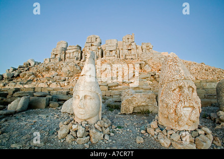 Giant stone heads infront of the Antiochus 1 Epiphanes funery mound, Mount Nemrut, South-eastern Anatolia Stock Photo