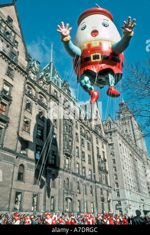 New York, NY, USA, Public Events, Giant Balloon 'Humpty Dumpty' Character Macy's Thanksgiving Day Parade Helium Balloon on Street front of Dakota Stock Photo