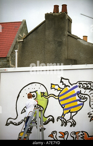 OSCAR WINNING ANIMATOR NICK PARK HELPS CHILDREN FROM THE CHARITY NCH PAINT A GIANT BILLBOARD IN BRISTOL Stock Photo