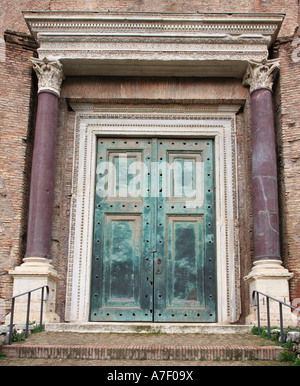 Entrance, Antonius Pius Tempel in the forum Romanum, Rome, Italy Stock Photo