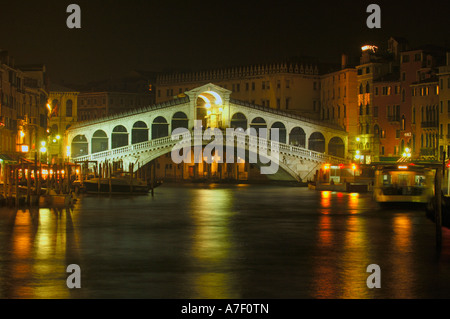 photograph of the rialto bridge at night Stock Photo - Alamy