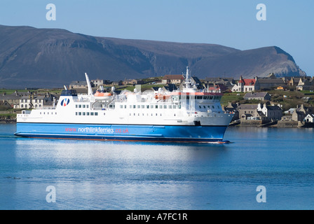 dh MV Hamnavoe STROMNESS ORKNEY Northlink ferries ferry entering Hamnavoe Stromness harbour Stock Photo