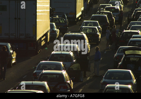 The sun sets over a traffic jam Congestion pollution climate change Stock Photo