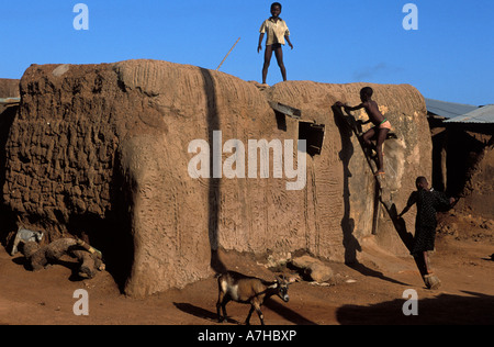 Flat-roofed mud house typical of Northern Ghana, Larabanga. Ghana Stock Photo