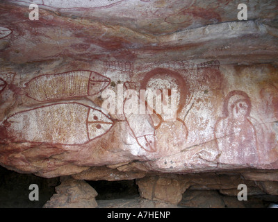 Bradshaw rock art Wandjina spirit figure drawing Raft Point Gallery Kimberley Region Western Australia Stock Photo