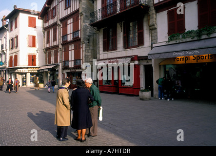 French people, tourists, talking, chatting, pedestrian zone, rue pieton, Rue Gambetta, town of Saint-Jean-de-Luz, Saint-Jean-de-Luz, France, France Stock Photo