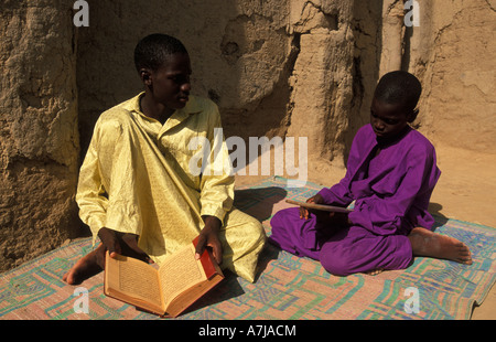 Marabout teaching at the Koran school, Djenné, Mali Stock Photo