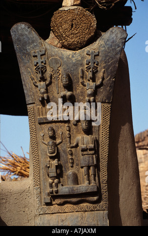 Dogon carving on one of the 8 posts of the togu na or casa palava, meeting place for elders, Ireli village, Dogon Country, Mali Stock Photo