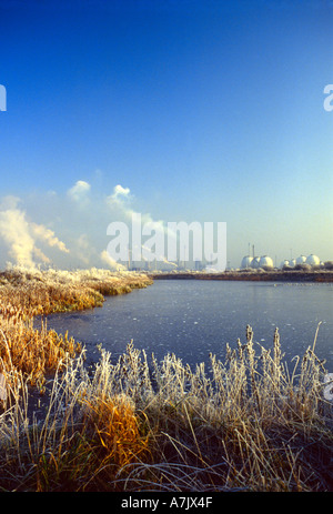 Oil Refinery Frozen Lake Ellesmere Port Cheshire Englaand Stock Photo