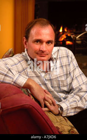 WHO WANTS TO BE A MILLIONARE CONTESTANT CHARLES INGRAM AT HOME IN WILTSHIRE UK 21 NOV 2004 Stock Photo