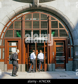 Businessmen at the entrance of the Goldman Sachs Office Headquarters in  Fleet Street London England UK  KATHY DEWITT Stock Photo