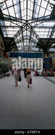 London England Liverpool Street Station Main Concourse Stock Photo