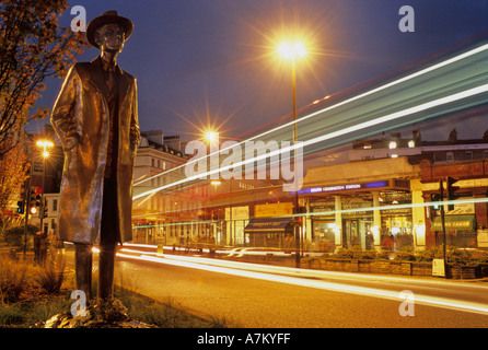 UK, London, South Kensingson, Bela Bartok statue in front of South Kensington underground station, night long, exposure 10/04 Stock Photo