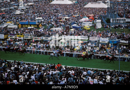 Derby Day horse race racing Epsom Downs Surrey England. The Hill. Circa 1985 1980s HOMER SYKES Stock Photo