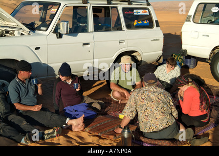 Group on the jeep safari in the Idehan Ubari sand sea, Sahara Desert, Libya Stock Photo