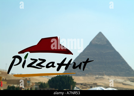 Pizza Hut at the Giza Pyramids, Cairo, Egypt Stock Photo