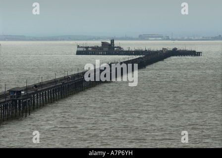 THE PIER AND FUN FAIR AT SOUTHEND ON SEA ESSEX ENGLAND THE LONGEST PIER IN THE WORLD Stock Photo