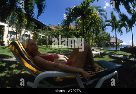 chillen at the pool Thomas Aichinger V W  Stock Photo