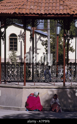 Mexico Chihuahua State Portrait Of A Tarahumara Indian Woman And Her Children Resting Near The Creel Railway Station Stock Photo