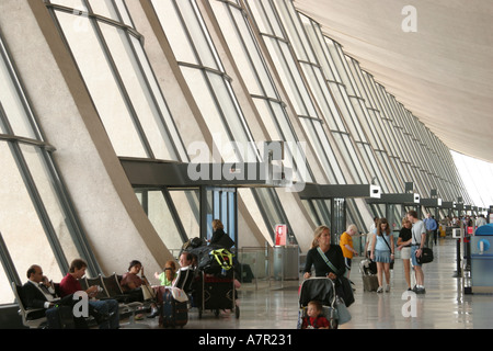 Virginia Washington Dulles Airport commercial flight,flying,airlines,terminal,passenger passengers rider riders,travelers,luggage,suitcase,baggage,VA0 Stock Photo