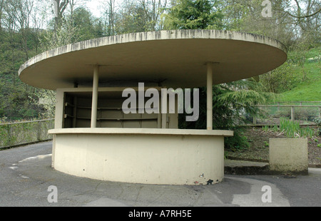 Tecton design kiosk at Dudley zoo designed by Russian architect Berthold Lubetkin 1935 1937 Stock Photo