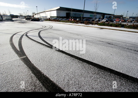 Tyre tracks in the snow supermarket car park Stock Photo - Alamy