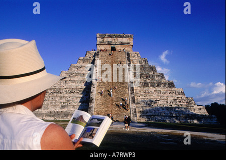 Mexico, Yucatan State, archeological site of Chichen Itza (Sun Mayan temple) Stock Photo