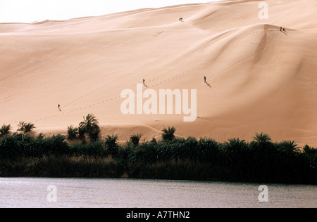 Libya, the Sahara, hiking in the giant dunes of Erg Ubari near the salt lake of Gabraoun Stock Photo