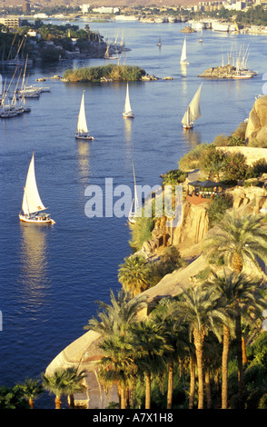 A view from on top of the the Aswan High Dam looking south along Nile ...
