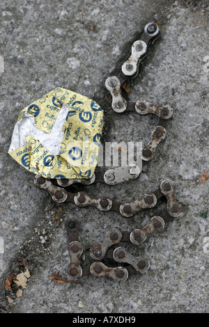 Broken bicycle chain on the ground in rainy day Stock Photo - Broken Bicycle Chain On The GrounD A7xDh9
