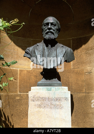 Bournville Village bust of George Cadbury in the grounds of the friends meeting house Stock Photo
