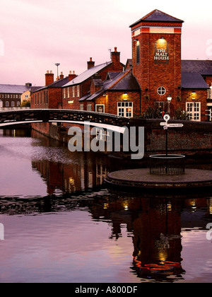 Birmingham Birmingham Main Line Canal farmers bridge junction with the birmingham and fazeley canal Stock Photo