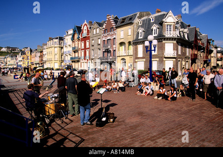 France, Somme, Mers les Bains, street musicians Stock Photo