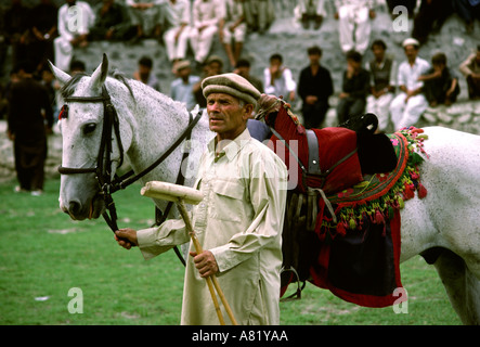 Pakistan Azad Kashmir Gilgit sport preparing pony before polo game Stock Photo