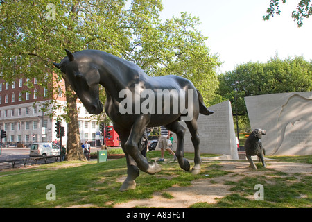 The Animals in War Memorial, sculpture by David Blackhouse sculptor Richard Holliday & Harry Day carvers, Situated in Park Lane Stock Photo