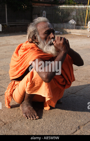 A sadhu deep in contemplation at the Arunachalaeshvara Temple complex in Tiruvannamalai, Tamil Nadu, India. Stock Photo